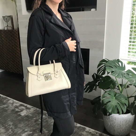 Dooney & Bourke Handbags - Dooney & Bourke Leather Handbag
